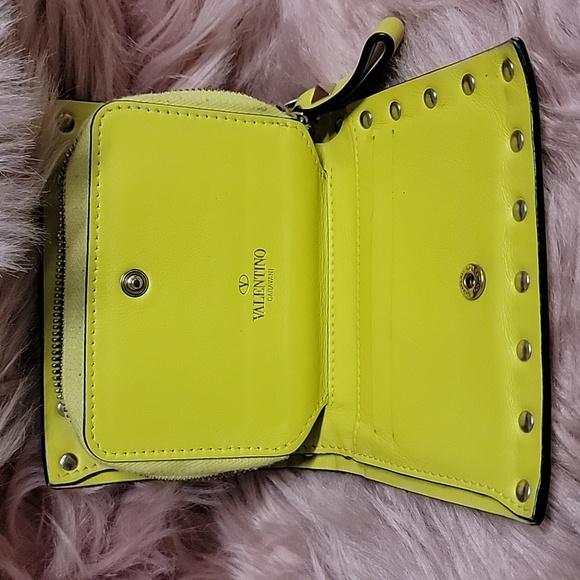 Authentic Valentino Garavani Rockstud Leather wallet - Preloved